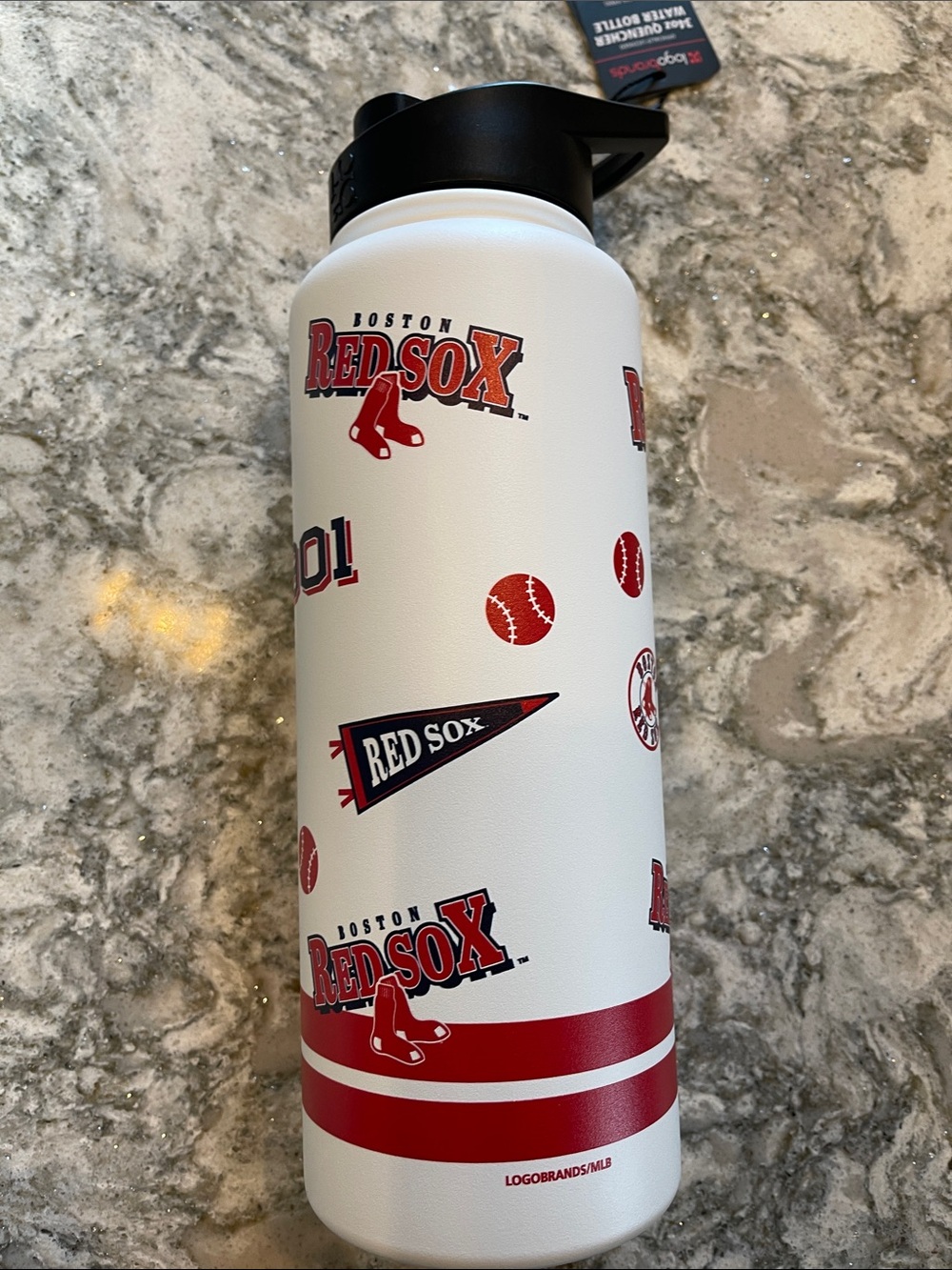 NEW Boston Red Sox White & Red 34 ounce insulated Water Bottle
